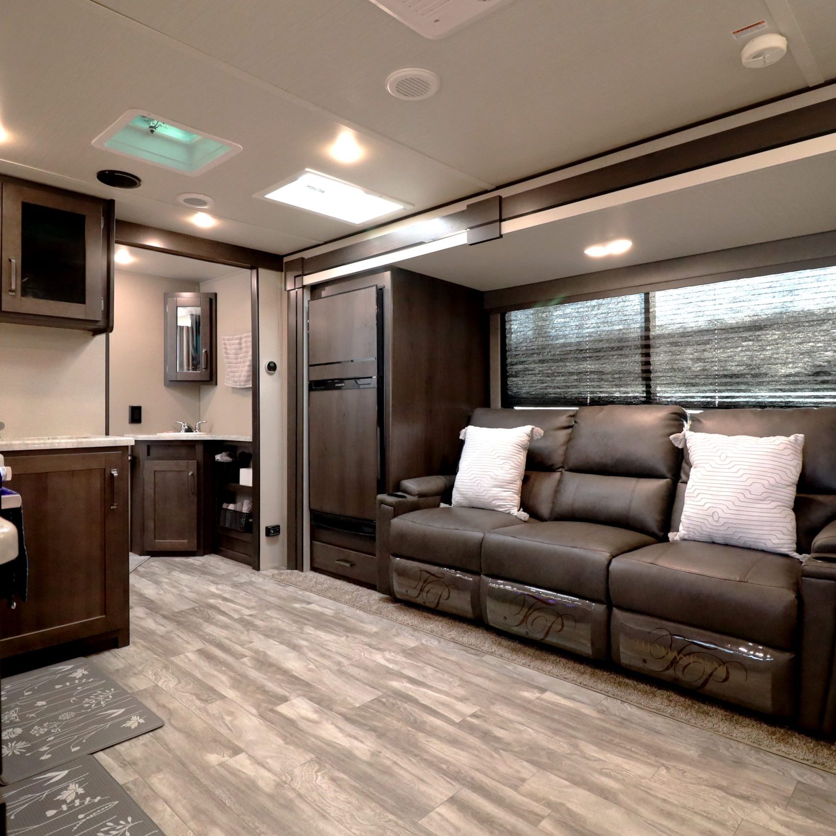 2022-Grand-Design-Transcend-XPLOR-251BH-Loyal. Presented by Stone-Mountain-RV-&-Camper-Rentals! We are excited to work with you! Reach us at http://StoneMountainRVs.com