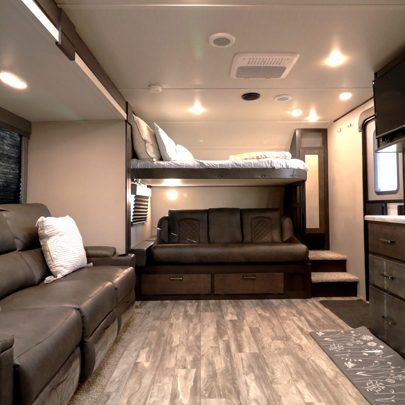 2022-Grand-Design-Transcend-XPLOR-251BH-Loyal. Presented by Stone-Mountain-RV-&-Camper-Rentals! We are excited to work with you! Reach us at http://StoneMountainRVs.com