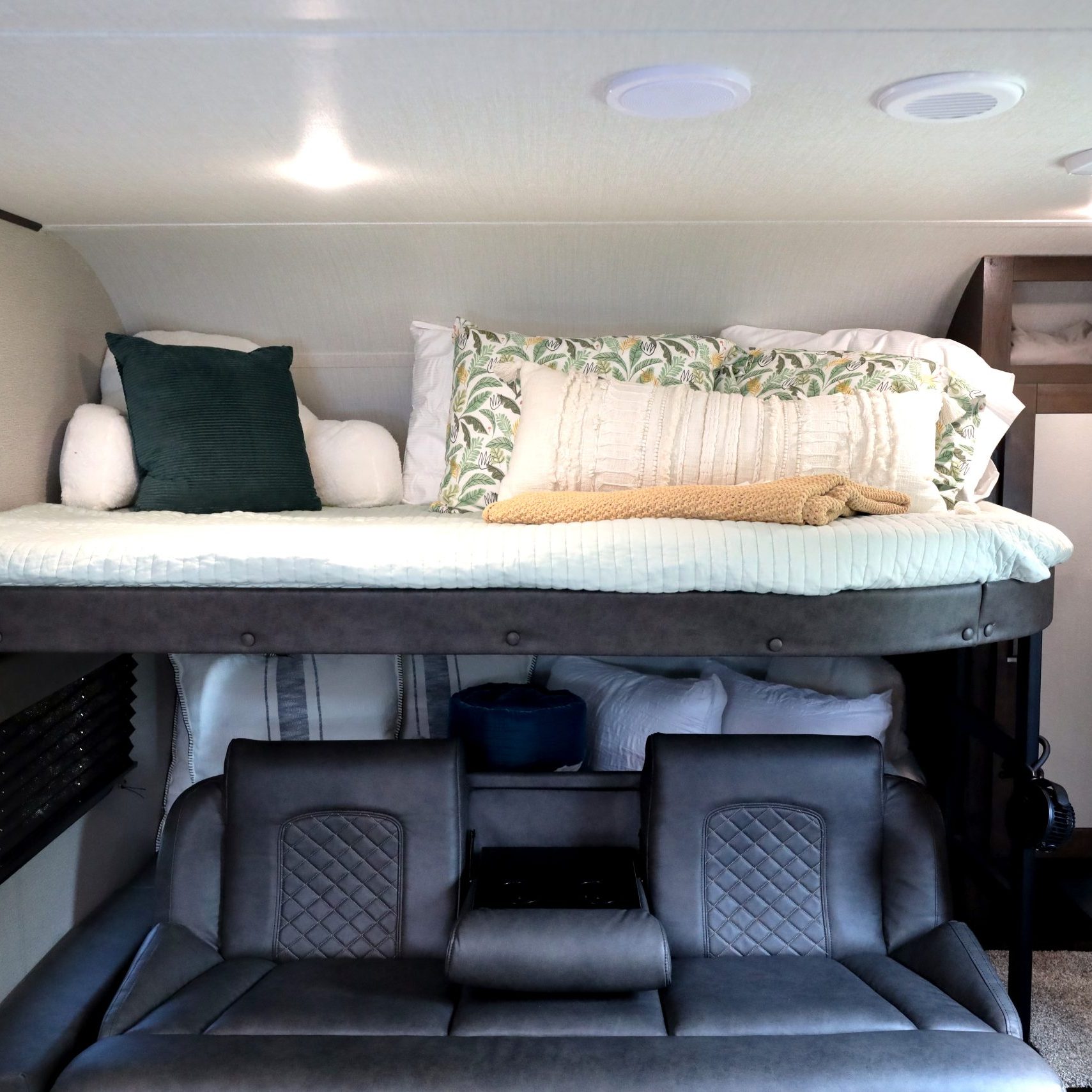 2022-Grand-Design-Transcend-XPLOR-251BH-Loyal. Presented by Stone-Mountain-RV-&-Camper-Rentals! We are excited to work with you! Reach us at http://StoneMountainRVs.com